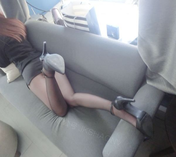 梁朝伟章子吃奶摸下边视频_完整无删减版在线手机观看