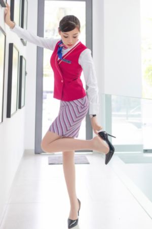 丰满吊带美女_高清版成长在线视频免费观看