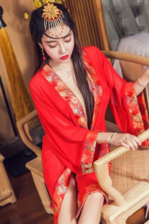 他趴在两腿中间添我出水_无删减全集免费观看高清版