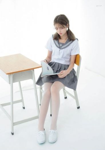 操初中女孩_日韩免费在线观看视频