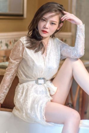 美女被扒衣吸乳_电影无删减韩国在线观看