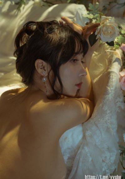 国产骚女秀裸舞在线观看_精彩预告字幕高清版在线观看